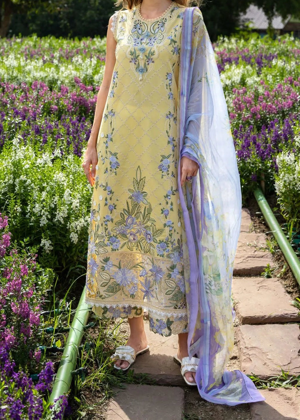 Grace S1429 - Embroidered 3pc Lawn Dress With Printed Lawn Dupatta.