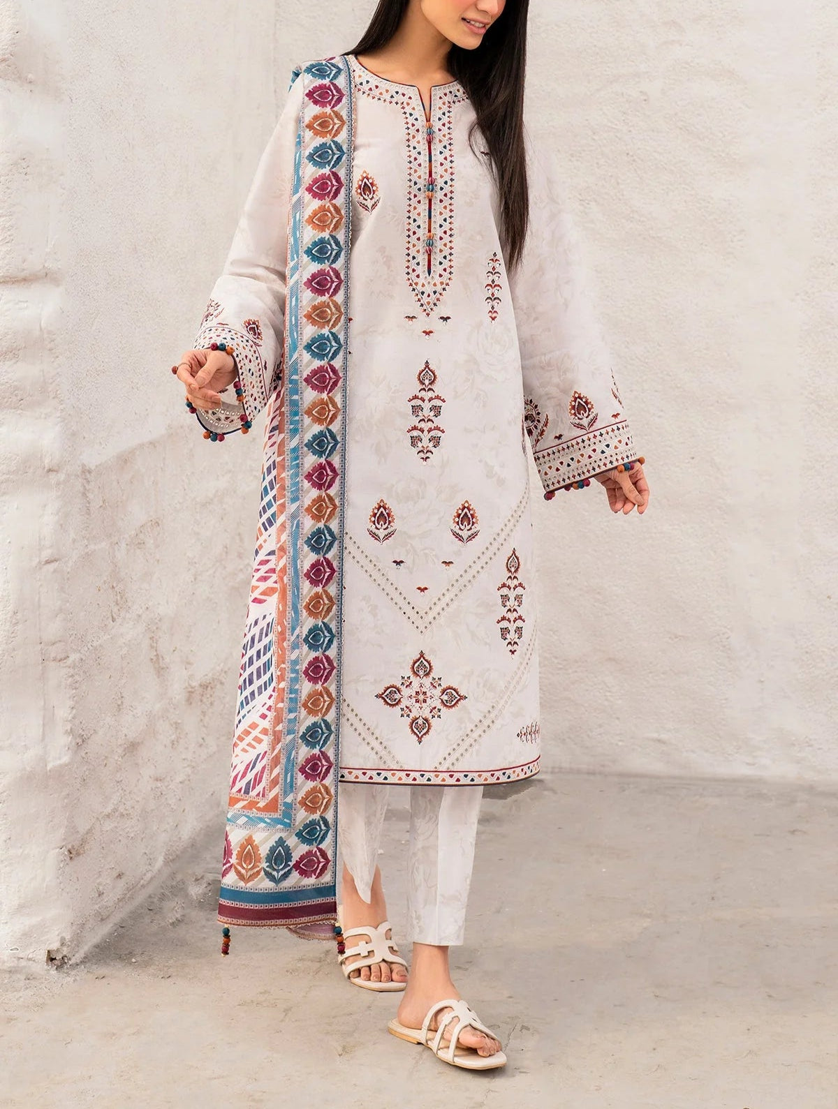 Grace S1062-Embroidered 3PC Lawn Dress With Printed Munar Dupatta.