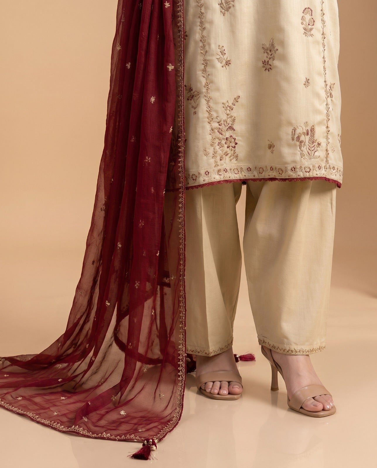 Grace S1433 - Embroidered 3pc Lawn Dress With Embroidered Chiffon Dupatta.
