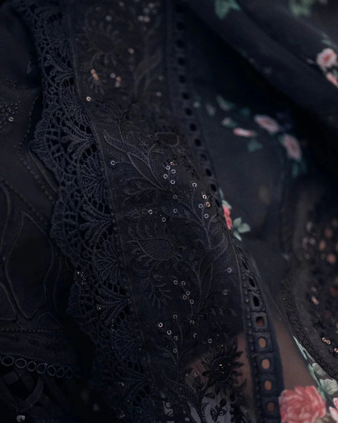 Grace S1237-Embroidered 3pc CHIKANKARI Lawn Dress With Printed Munar Dupatta.