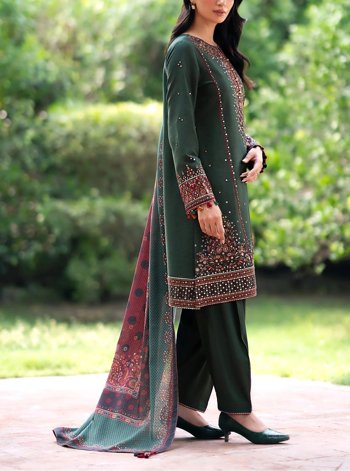 Grace S1153-Embroidered 3pc Lawn Dress With Printed Munar Dupatta.
