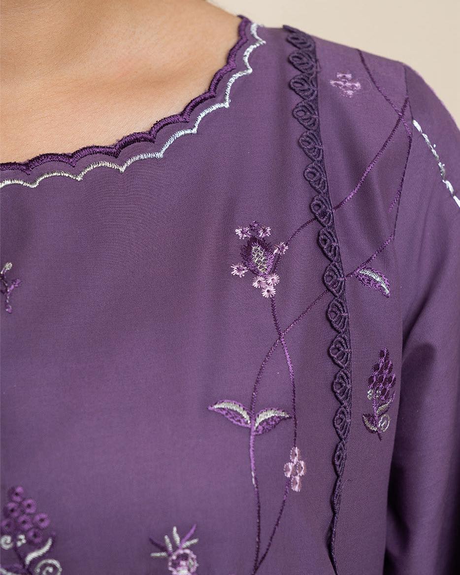 Grace S1402 - Embroidered 3pc Lawn Dress With Printed Voile Dupatta.