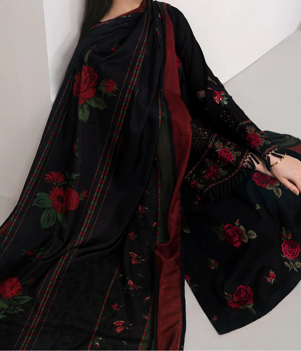 Grace S1389 - Embroidered 3pc Lawn Dress With Printed Lawn Dupatta.