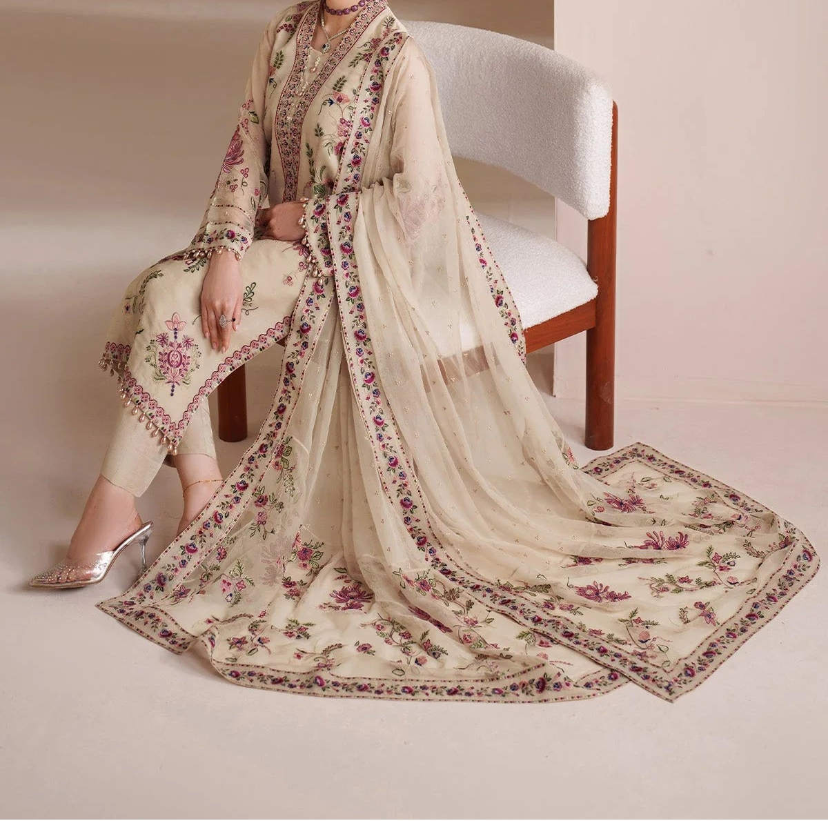Grace S1441-Embroidered 3pc Lawn Dress With Printed Lawn Dupatta.