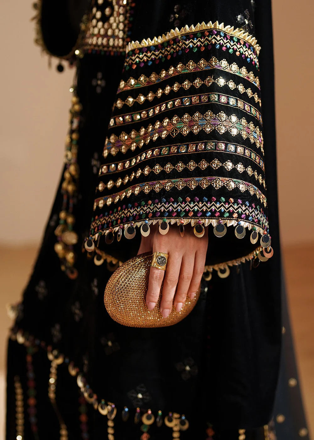 Grace W993-Embroidered Sequence 3pc Velvet Dress Dress With Embroidered Sequence Chiffon Dupatta.