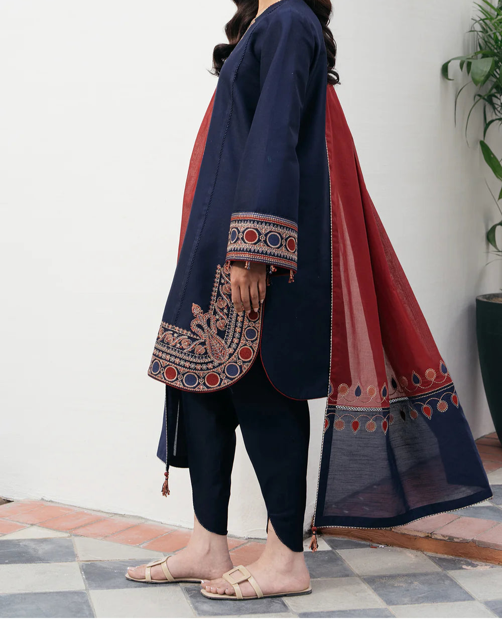 Grace S1214-Embroidered 3pc Lawn dress with Printed Munar Dupatta.