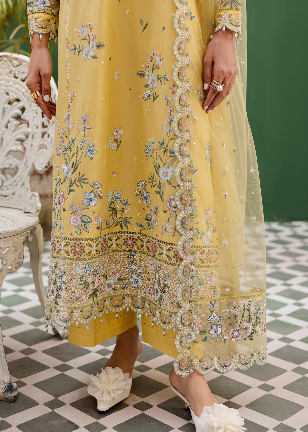 Grace S1409 - Embroidered 3pc Lawn Dress With Embroidered Organza Dupatta.