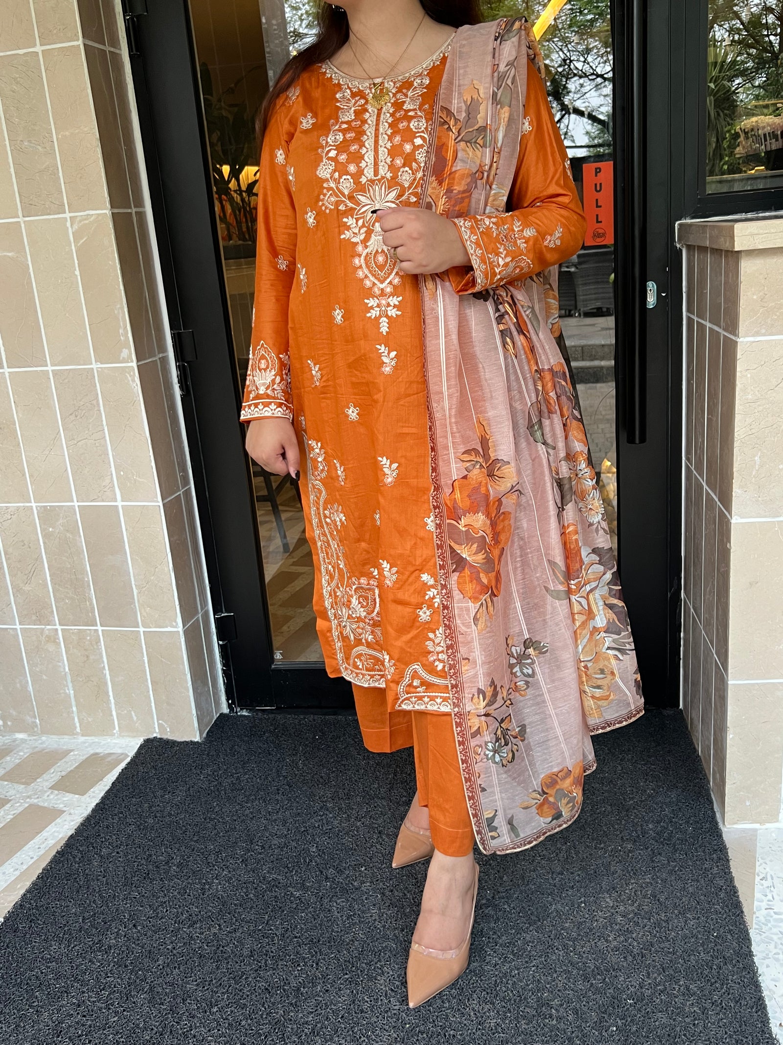 Grace S842-Embroidered 3PC Lawn Dress with Printed Munar Dupatta.