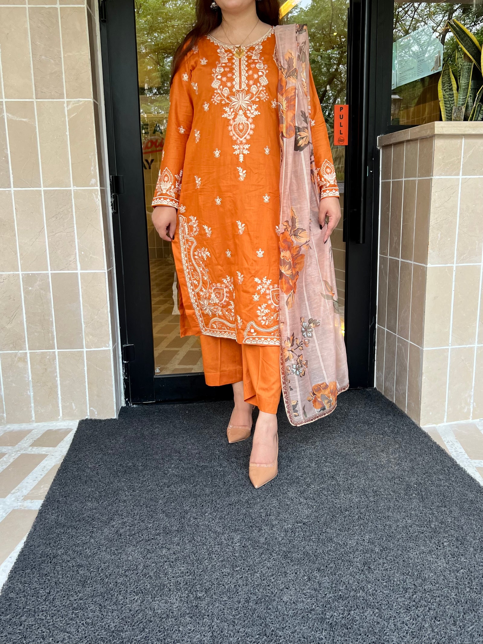 Grace S842-Embroidered 3PC Lawn Dress with Printed Munar Dupatta.