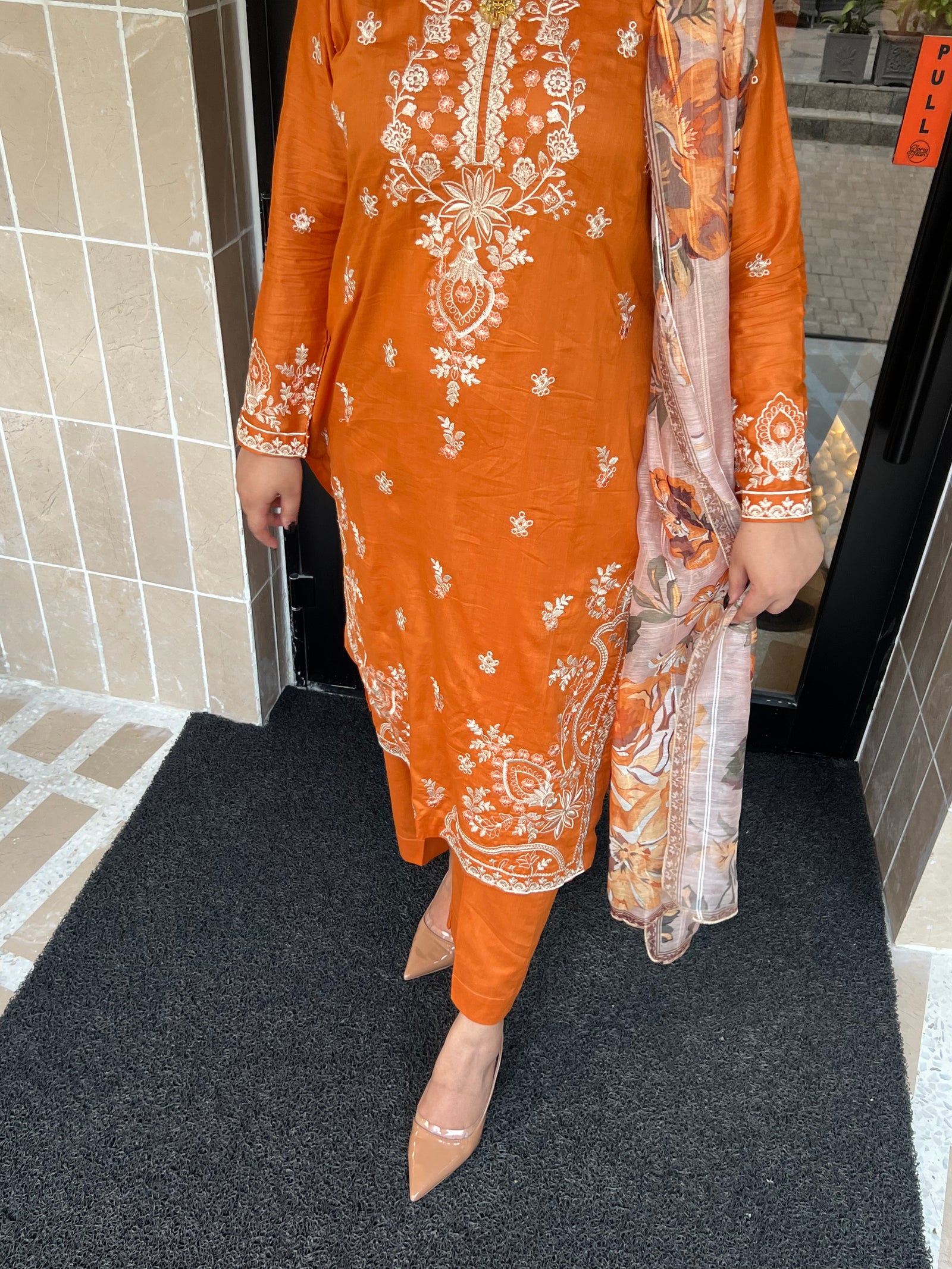 Grace S842-Embroidered 3PC Lawn Dress with Printed Munar Dupatta.