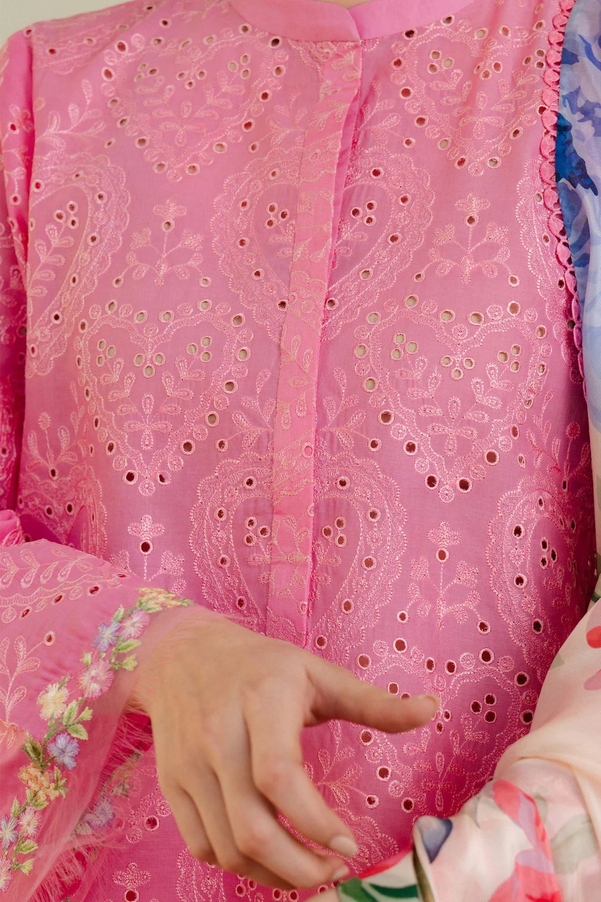 Grace S1145-Embroidered 3pc CHIKANKARI Lawn Dress With Printed Munar Dupatta.