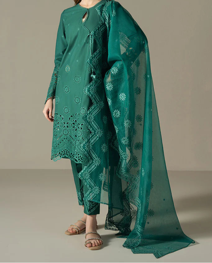 Grace S1236-Embroidered 3pc CHIKANKARI Lawn Dress With Embroidered CHIKANKARI Organza Dupatta.