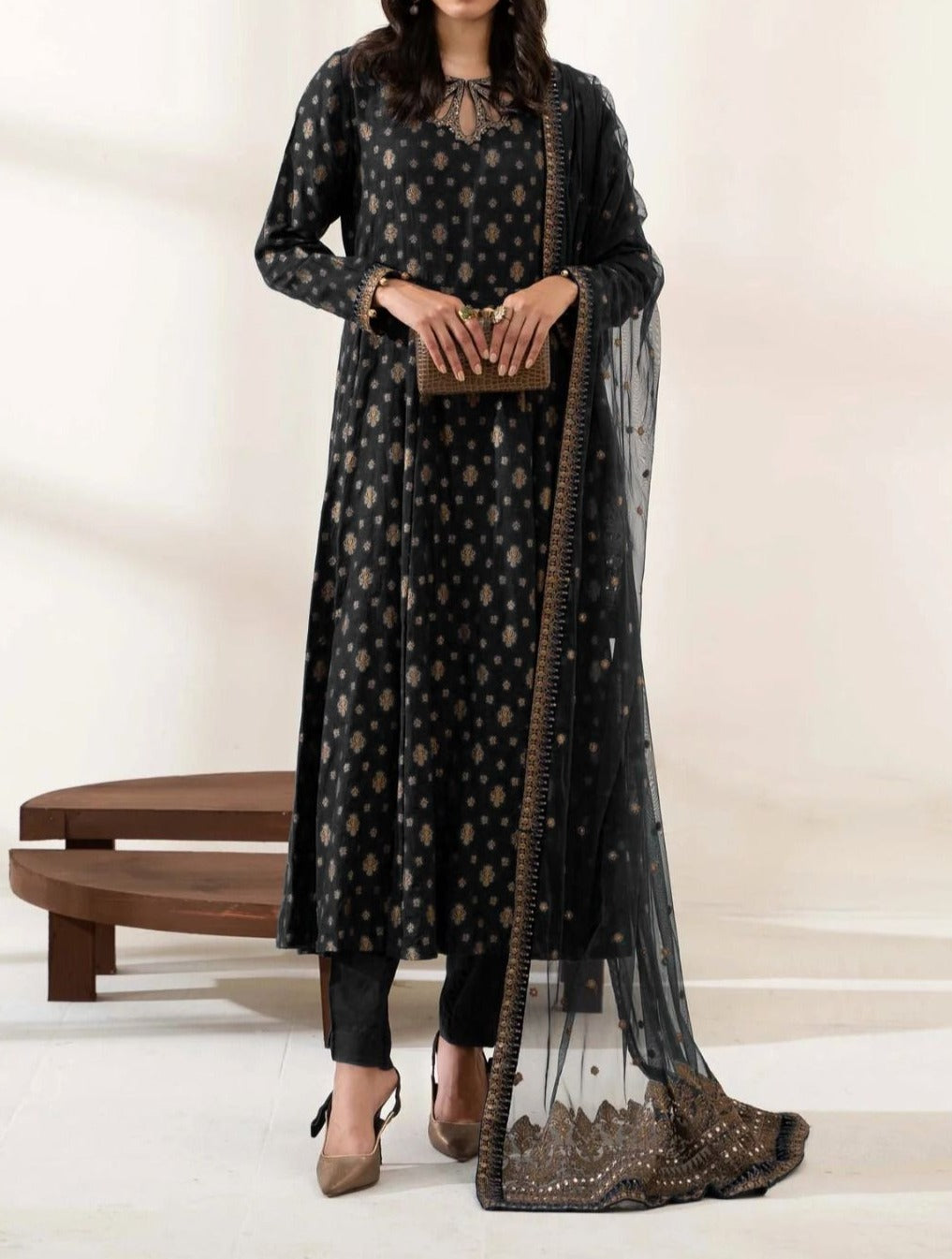 Grace S560-Embroidered 3pc Viscous Lawn dress with Embroidered Viscous Lawn dupatta.
