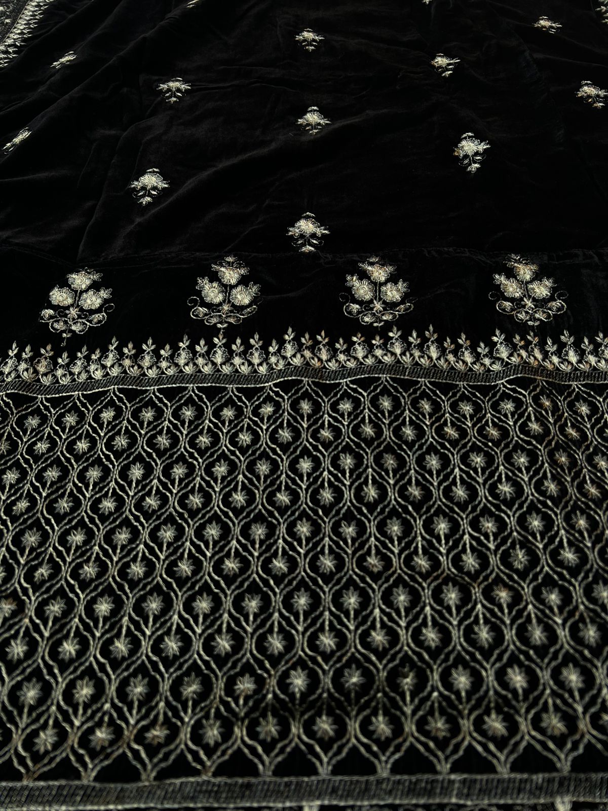 Sarinnah Premium D85-Embroided Fine quality Velvet shawl.