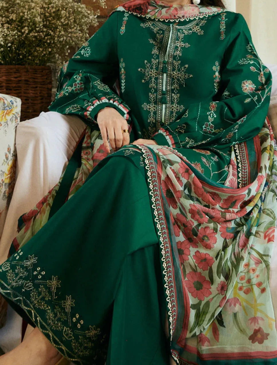 Grace S1267-Embroidered 3pc Lawn Dress With Printed Munar Dupatta.