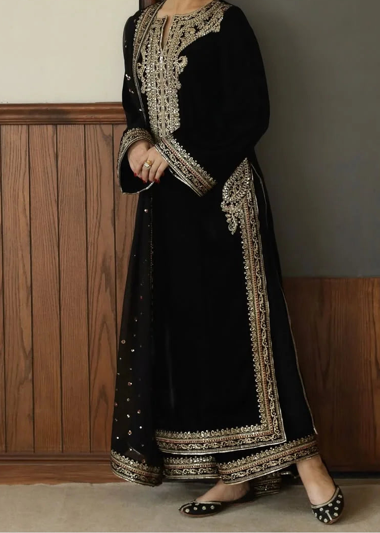 Grace W1120-Embroidered Sequence 3pc Velvet Dress With Embroidered Sequence Chiffon Dupatta.