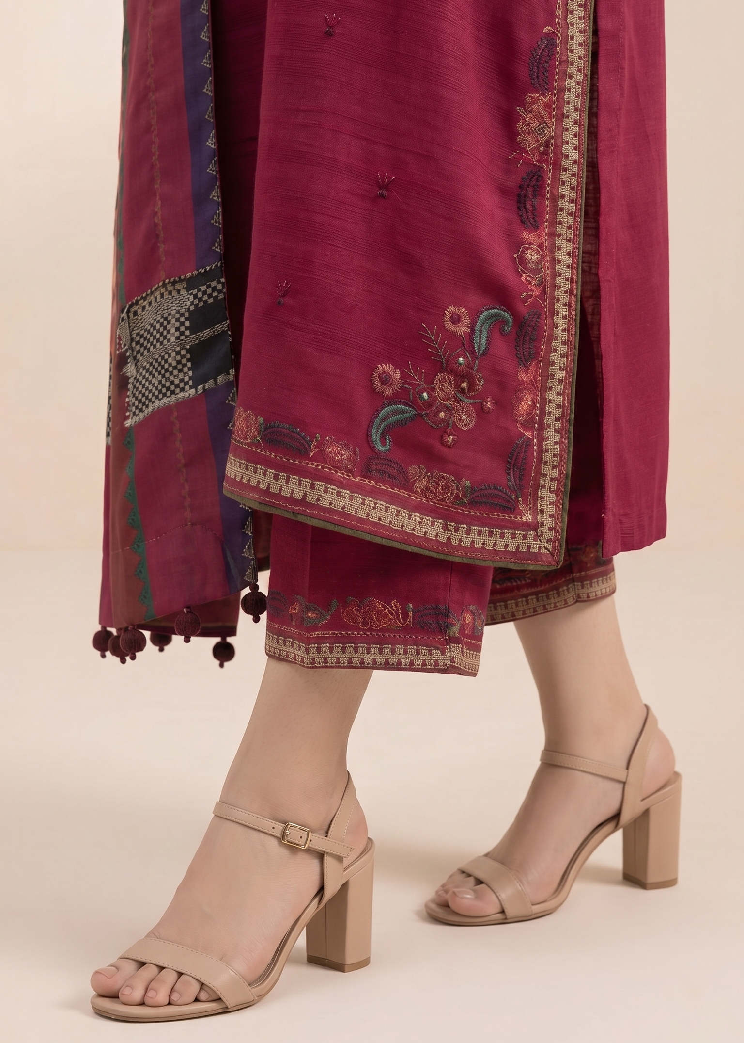 Grace S1380 - Embroidered 3pc Lawn Dress With Printed Lawn Dupatta.