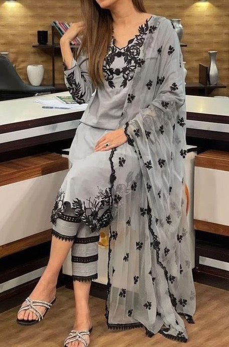 Grace w26- Embroidered 3pc linen dress with embroidered organza dupatta.
