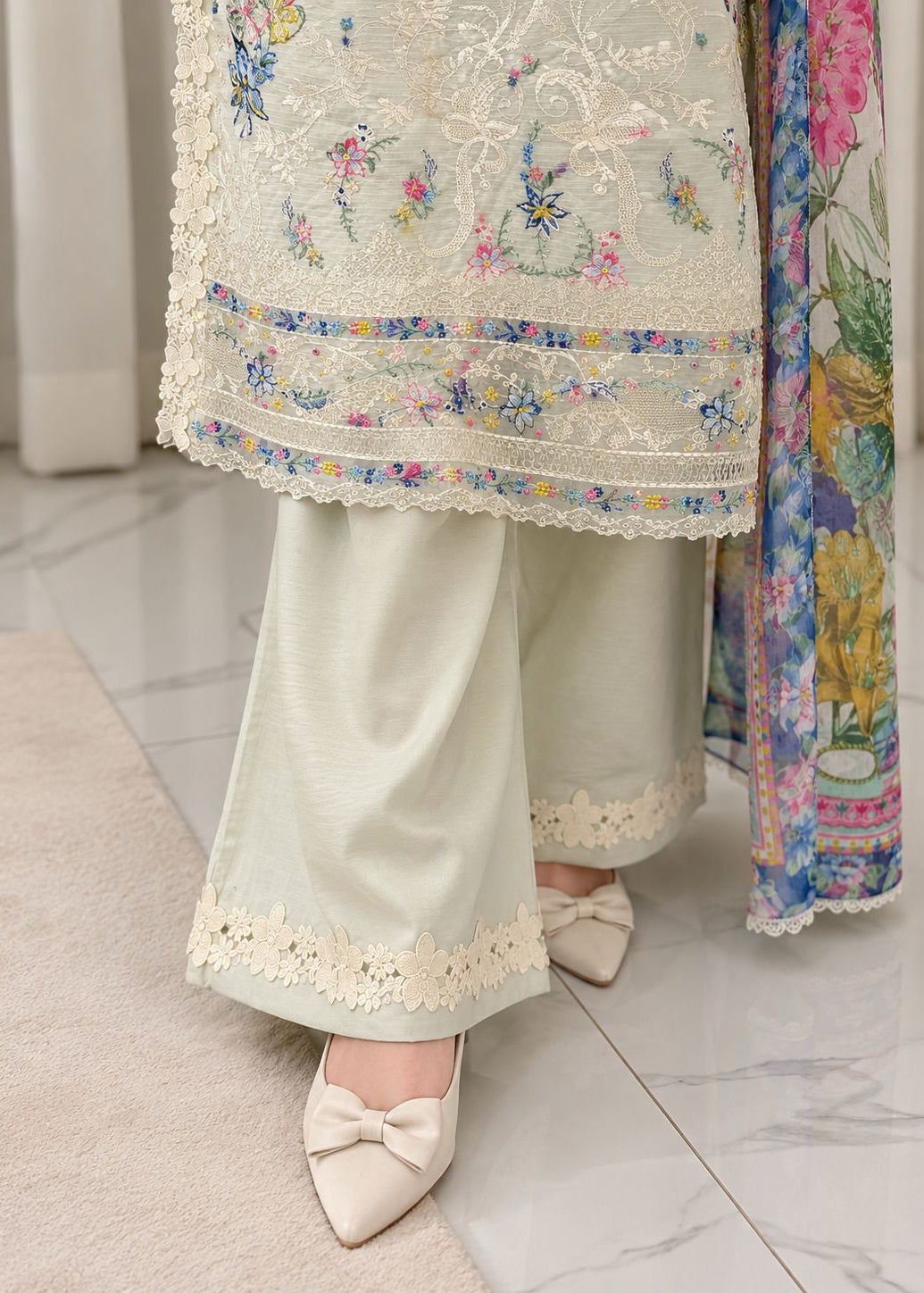 Grace S1635 - Embroidered 3pc Lawn Dress With Printed Chiffon Dupatta.