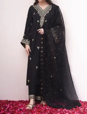 Grace S525-Embroidered 3pc lawn dress with Embroidered Organza Dupatta.