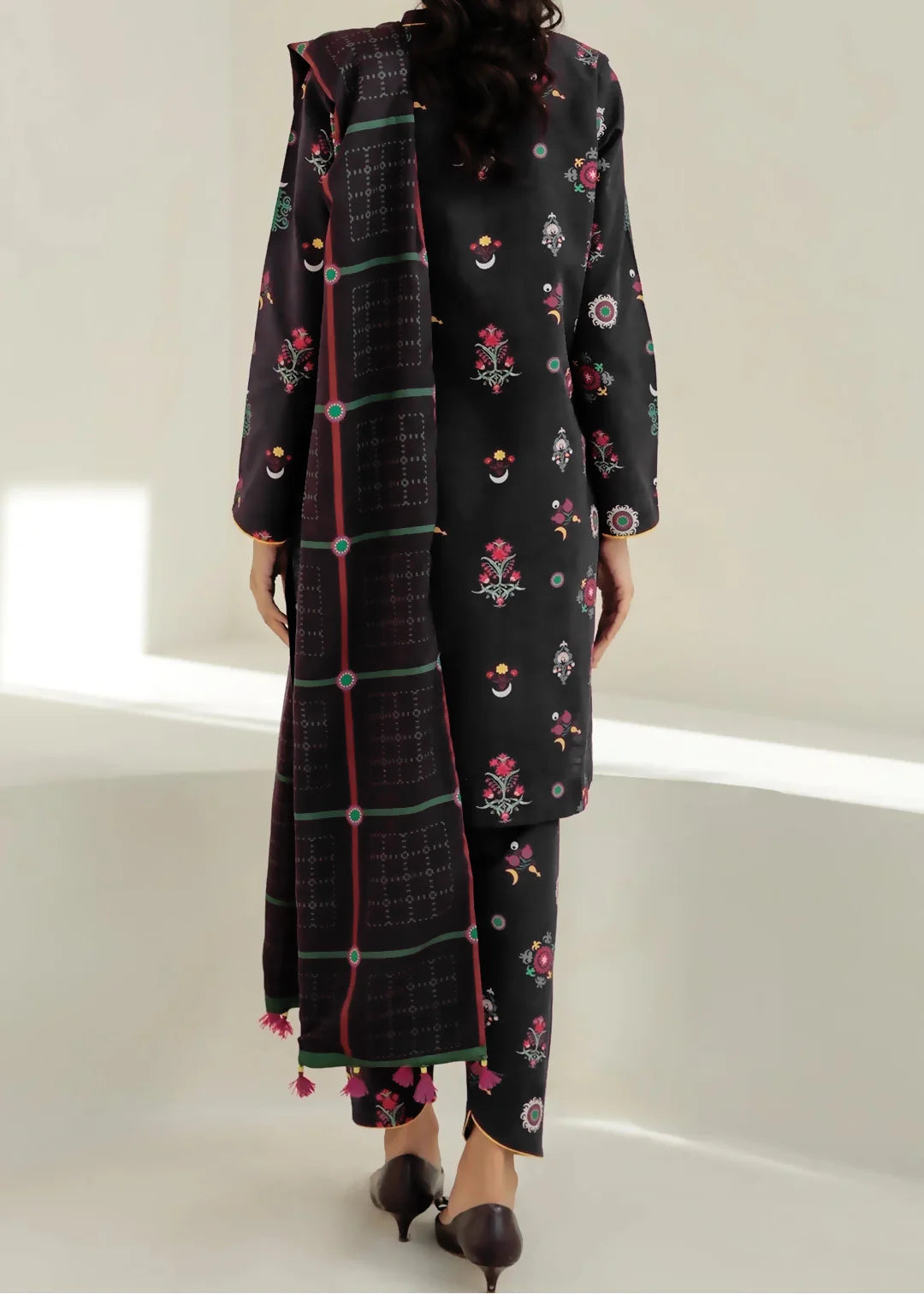 Grace Z-(W902) - Stitched Digital Printed 3pc Karandi Dress With Digital Printed Karandi Shawl.