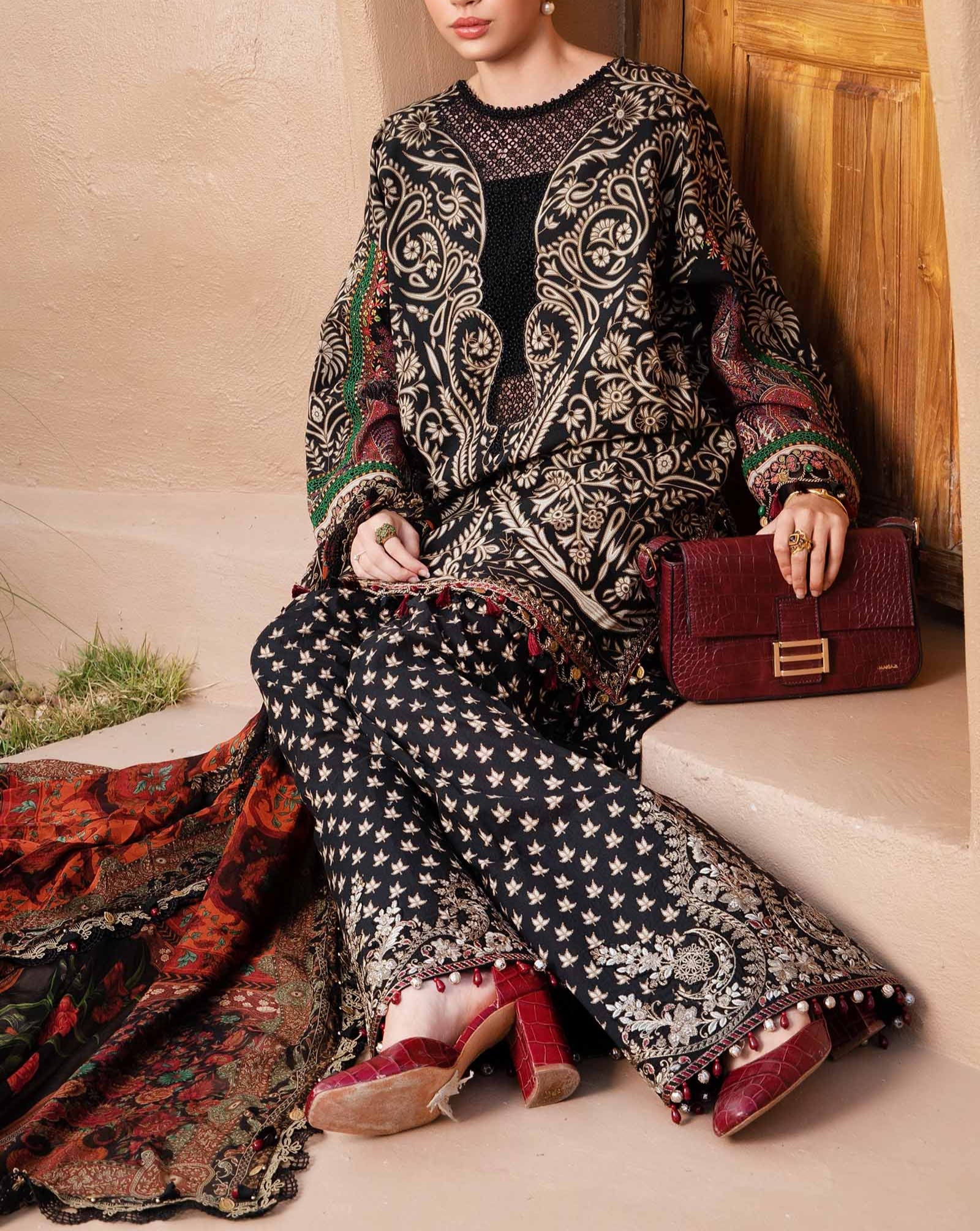 Grace S1167-Printed & Embroidered 3pc Lawn dress with Printed Chiffon Dupatta.