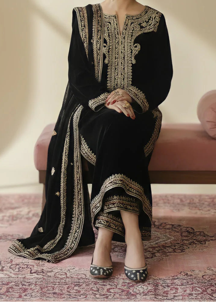 Grace W1120-Embroidered Sequence 3pc Velvet Dress With Embroidered Sequence Chiffon Dupatta.