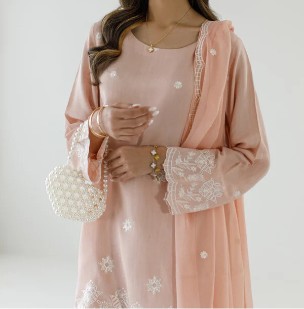 Grace S1486-Embroidered 3pc Lawn Dress With Embroidered Chiffon Dupatta.