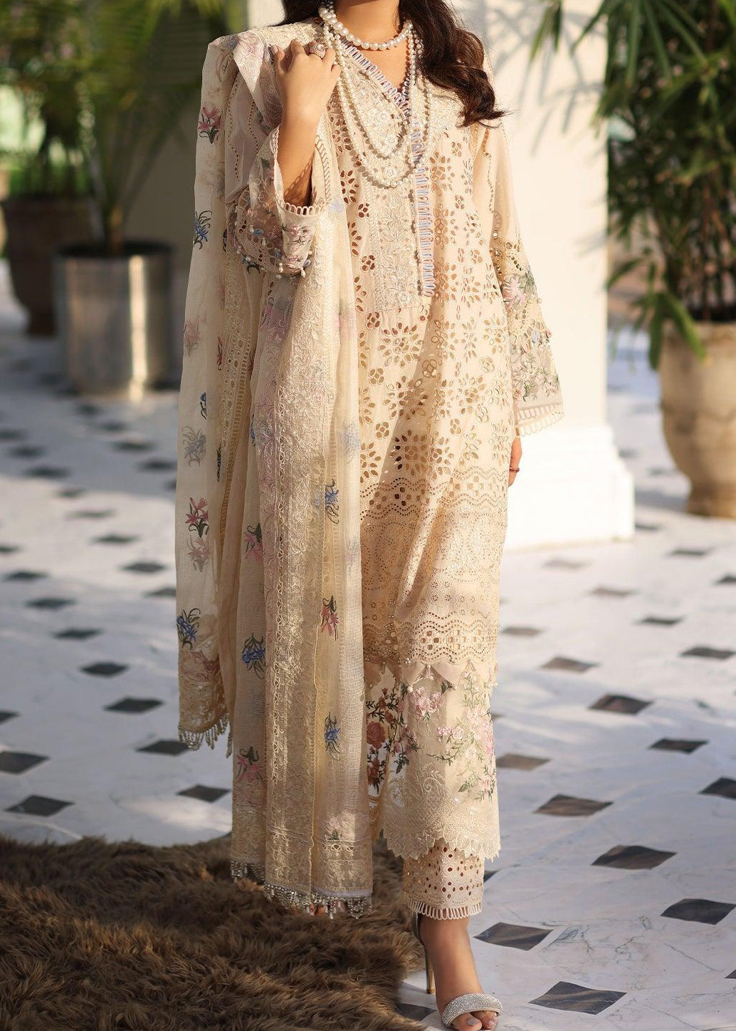 Grace S1496 - Embroidered 3pc CHIKANKARI Lawn Dress With Printed Lawn Dupatta.