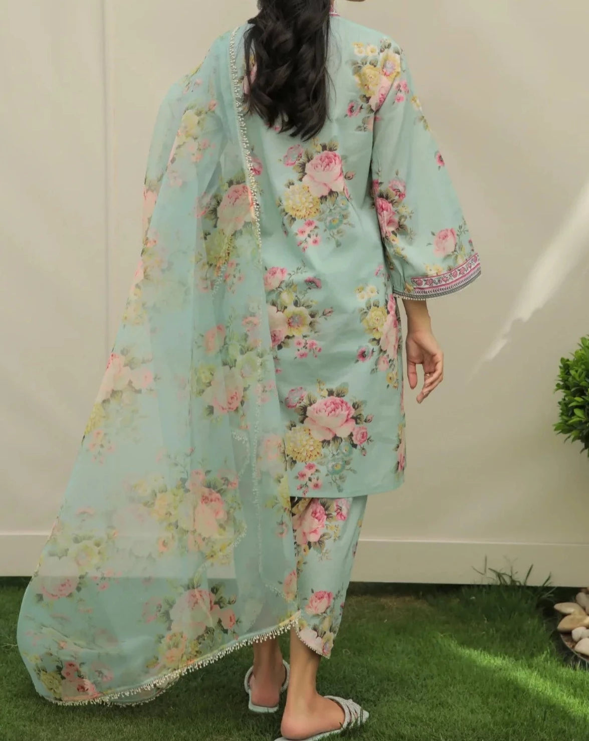 Grace S586-Printed 3pc Lawn dress with Printed Cotton Net dupatta.