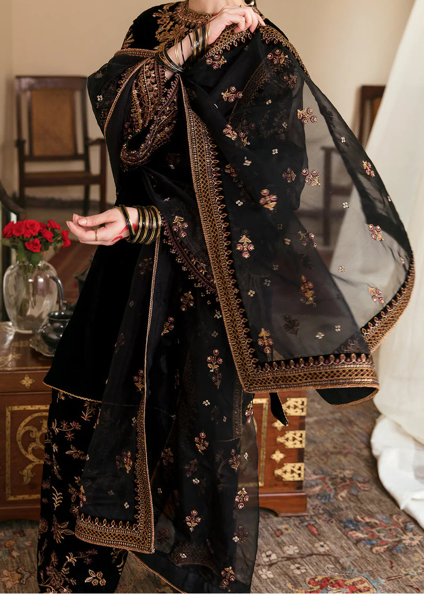 Grace W824-Embroidered 3pc Velvet Dress Dress With Embroidered Organza Dupatta.