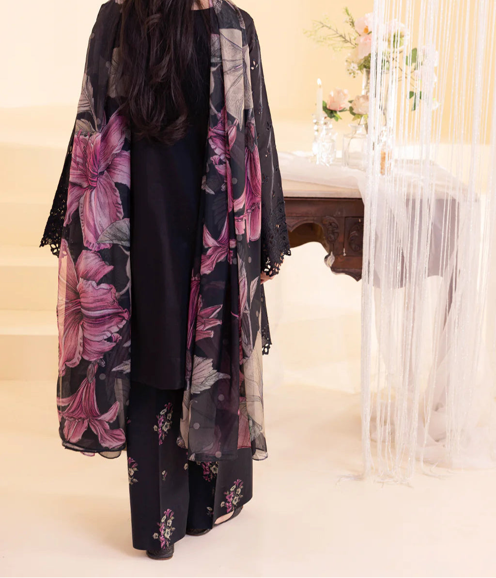 Grace S1220-Embroidered 3pc CHIKANKARI Lawn Dress With Printed Munar Dupatta.