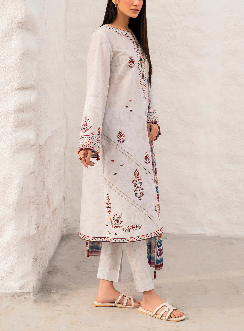 Grace S1062-Embroidered 3PC Lawn Dress  With Printed Munar Dupatta.