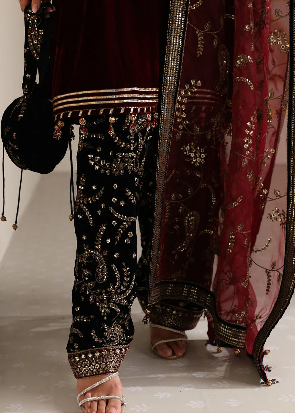 Grace W999-Embroidered Sequence 3pc Velvet Dress With Embroidered Sequence Chiffon Dupatta.