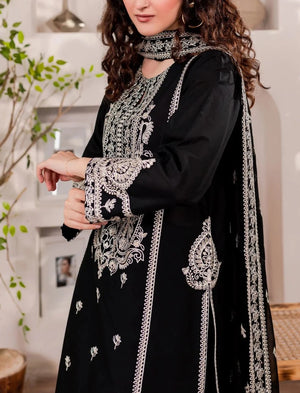 Grace S518-Embroidered 3pc lawn dress with embroidered chiffon dupatta.