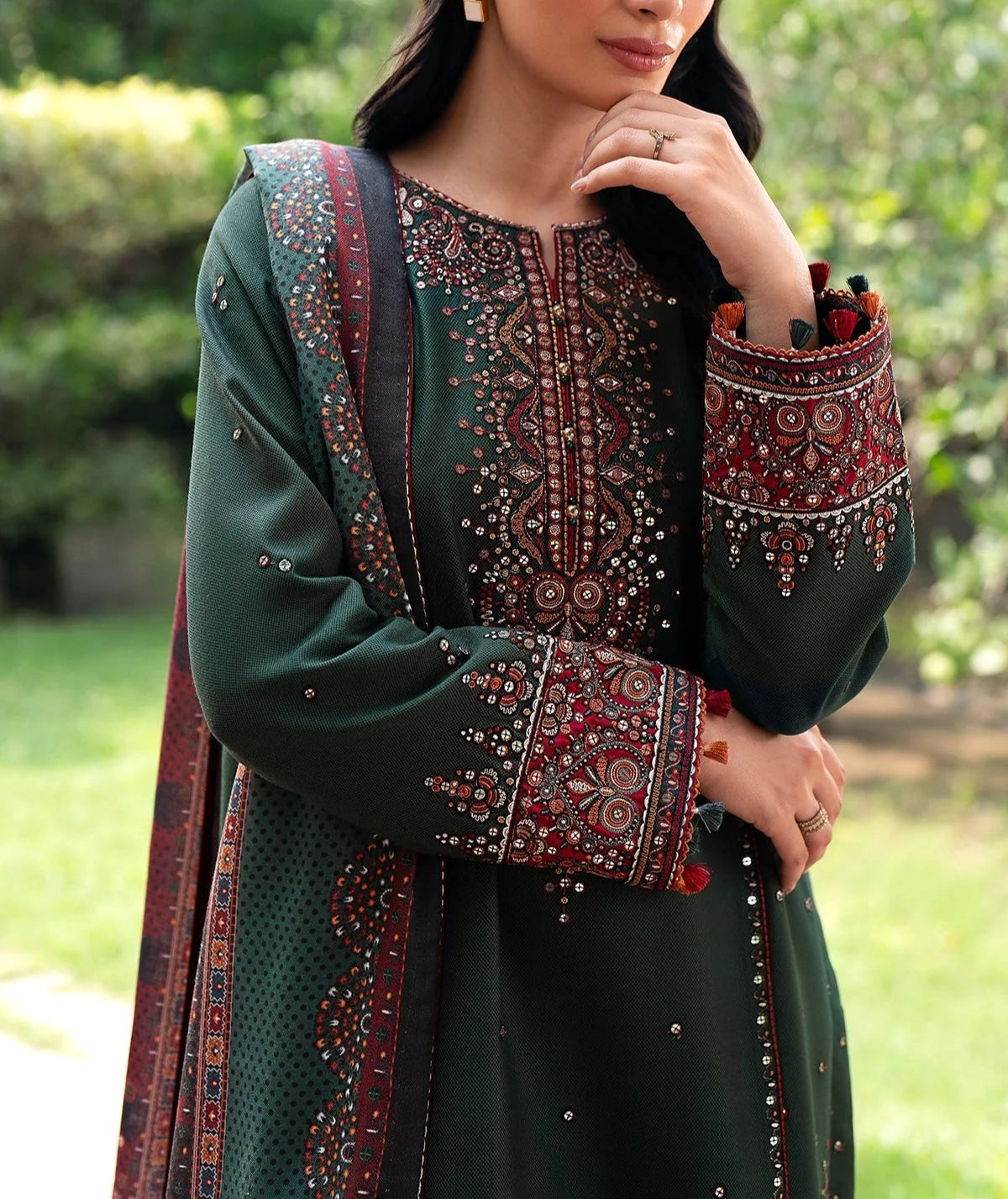 Grace S1153-Embroidered 3pc Lawn Dress With Printed Munar Dupatta.