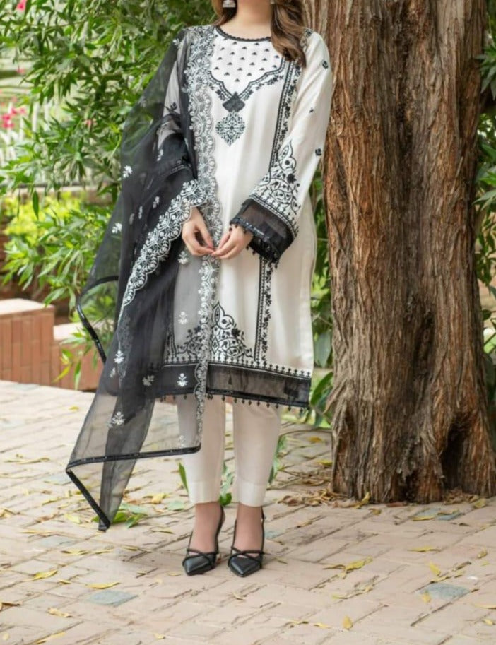 Grace S526-Embroidered 3pc lawn dress with Embroidered Organza Dupatta -  gracestore.pk