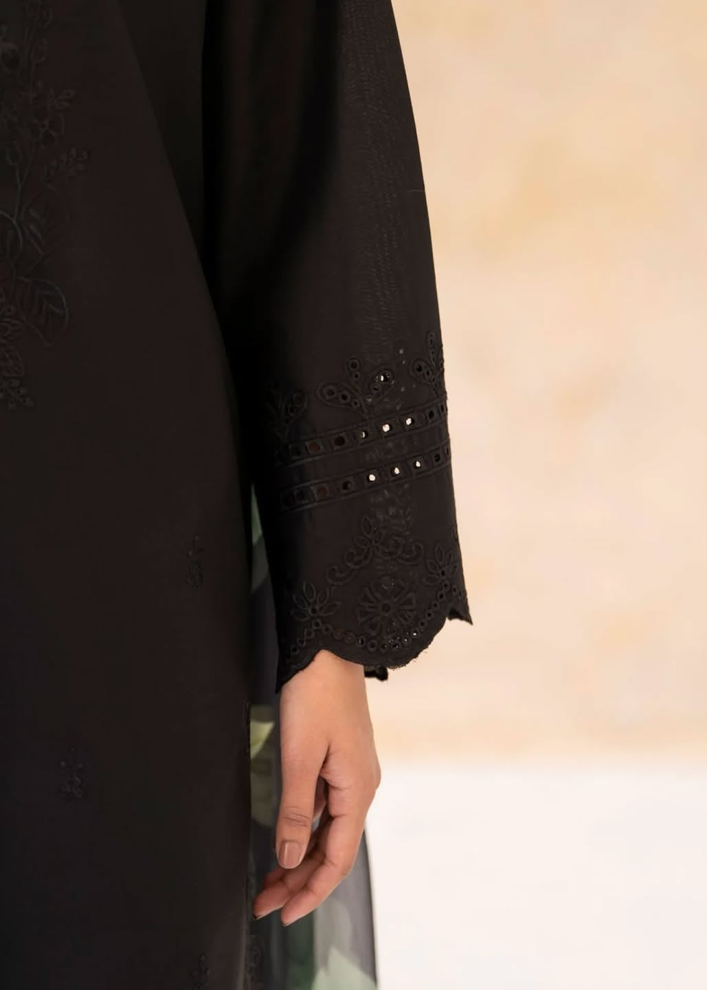 Grace S1489 - Embroidered 3pc CHIKANKARI Lawn Dress With Printed Lawn Dupatta.