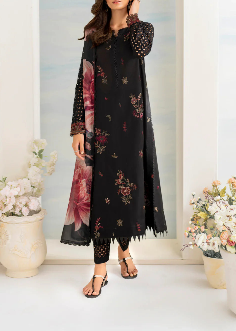 Grace S916-Embroidered 3PC CHIKANKARI Lawn Dress With Printed Munar Dupatta.