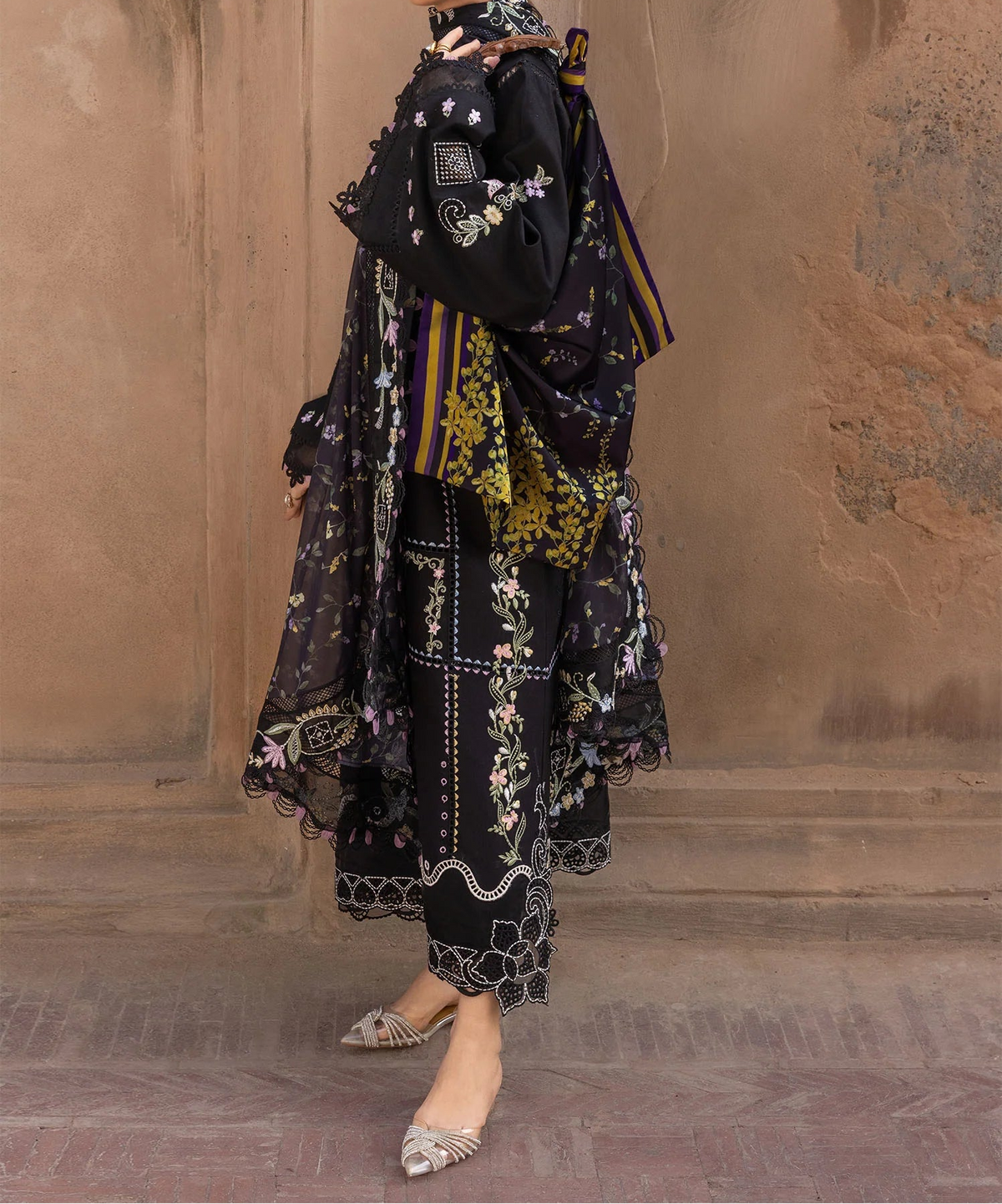 Grace S1458 - Embroidered 3pc CHIKANKARI Lawn Dress With Printed Lawn Dupatta.
