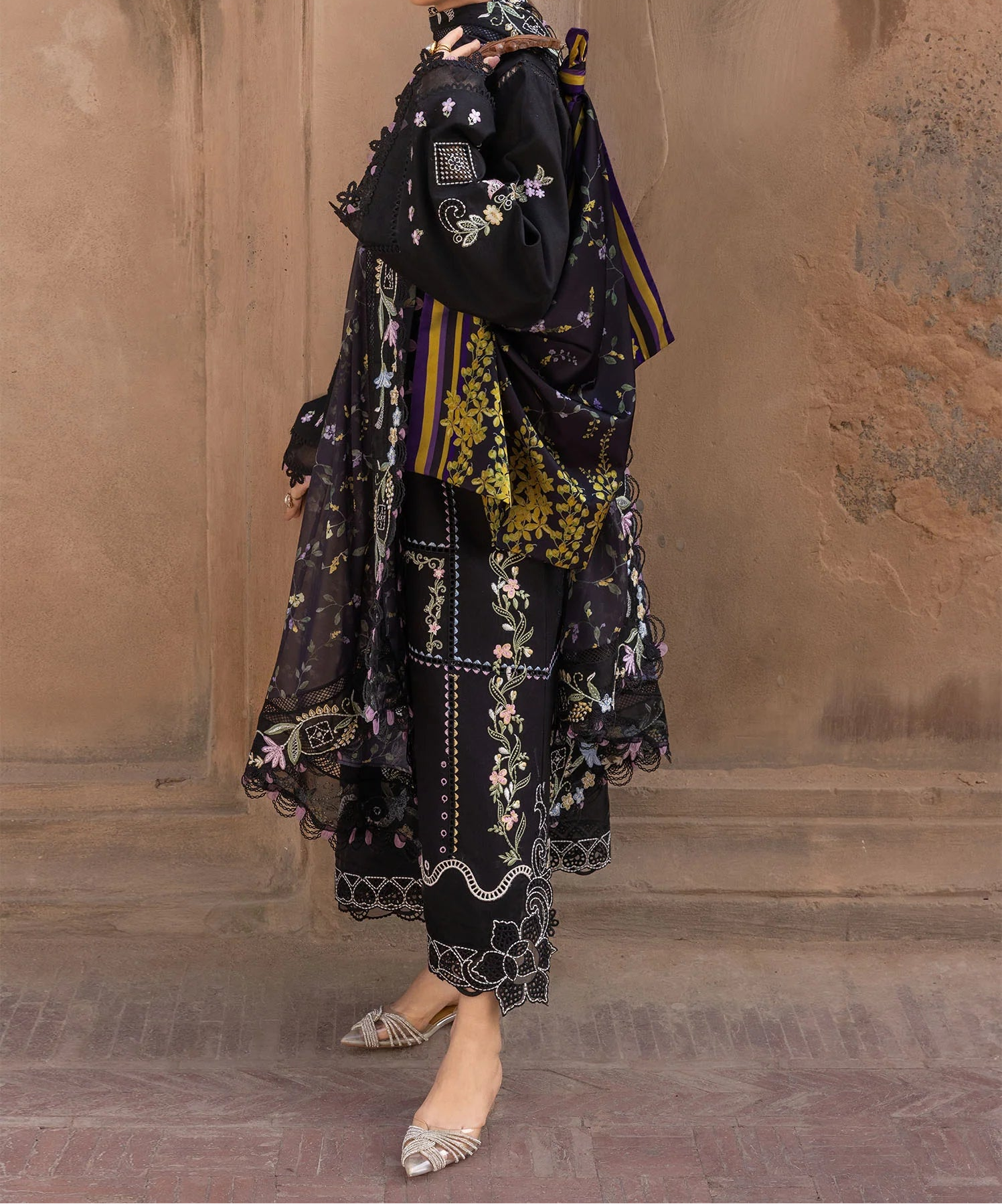 Grace S1458 - Embroidered 3pc CHIKANKARI Lawn Dress With Printed Lawn Dupatta.