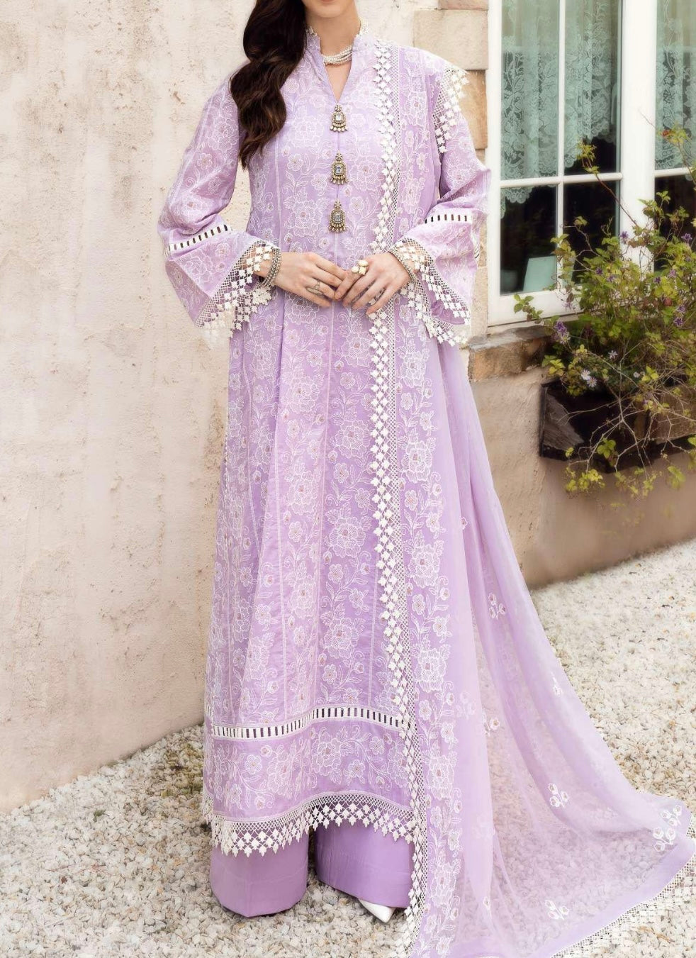 Grace S676-Embroidered 3pc lawn dress with Embroidered organza dupatta.