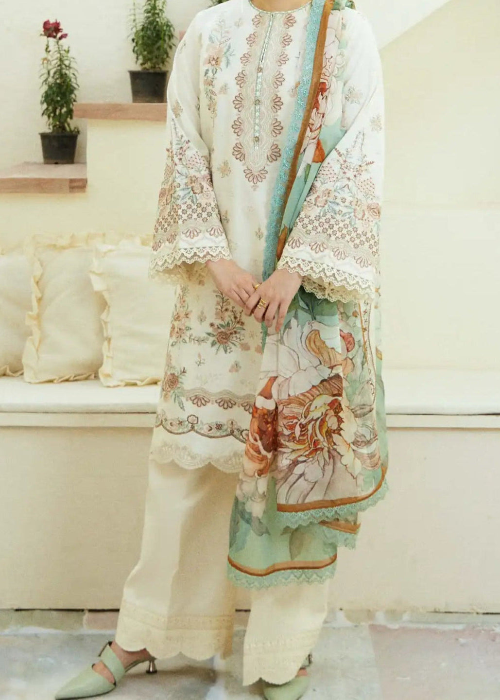 Grace S1275-Embroidered 3pc Lawn Dress With Printed Munar Dupatta.