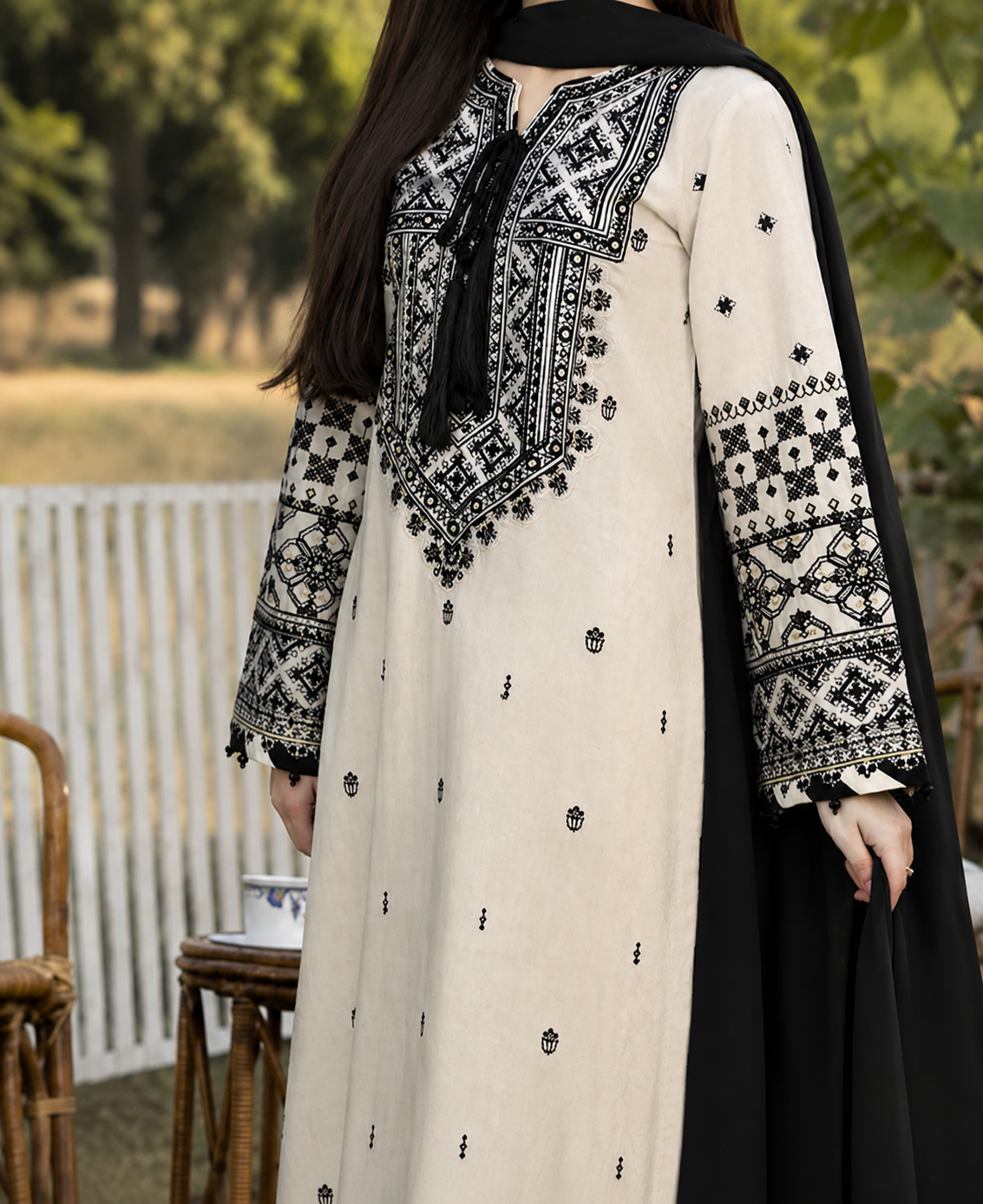 Grace S1475-Embroidered 3pc Lawn Dress With Dyed Chiffon Dupatta.