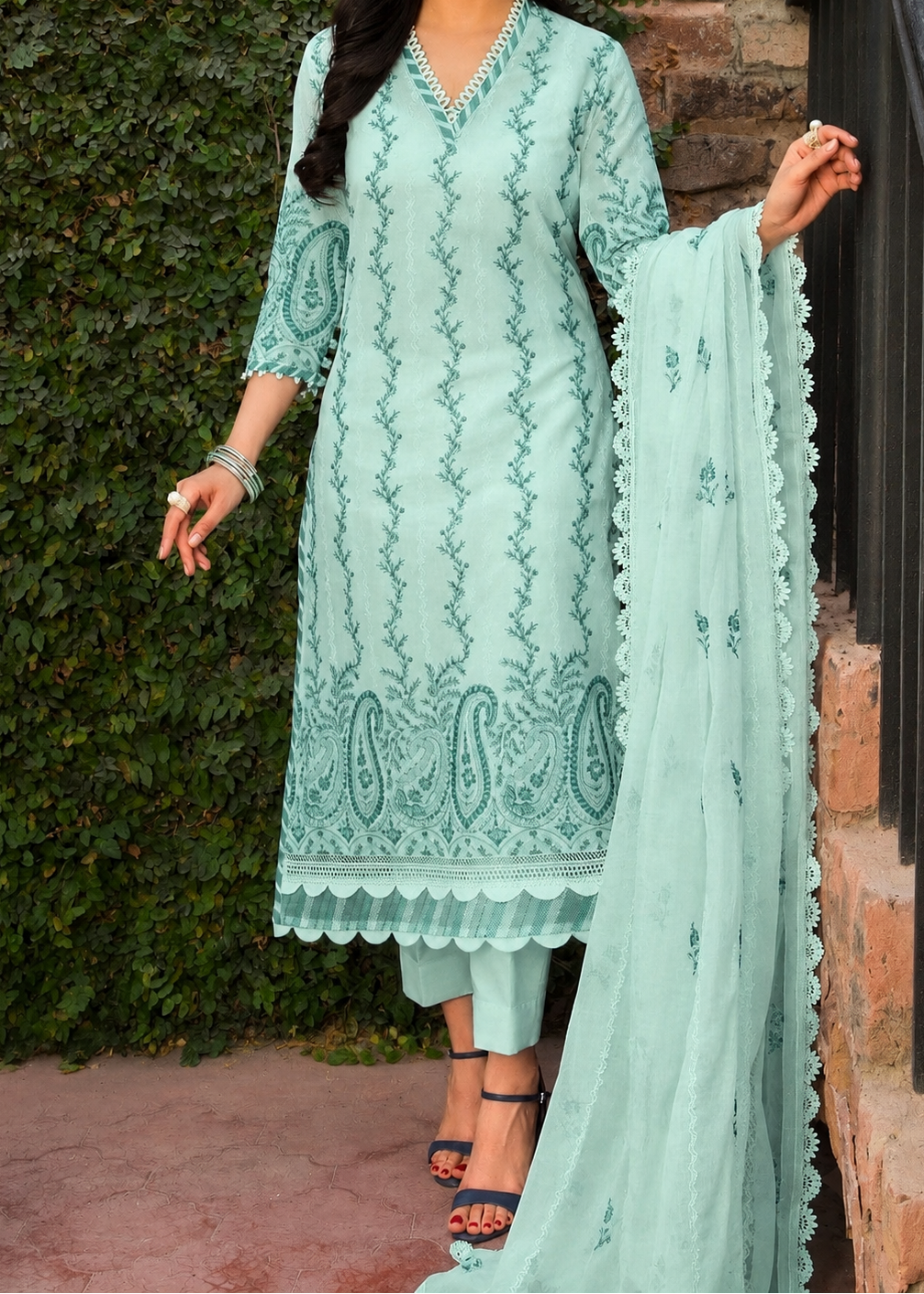Grace S1517 - Embroidered 3pc Lawn Dress With Embroidered Chiffon Dupatta.