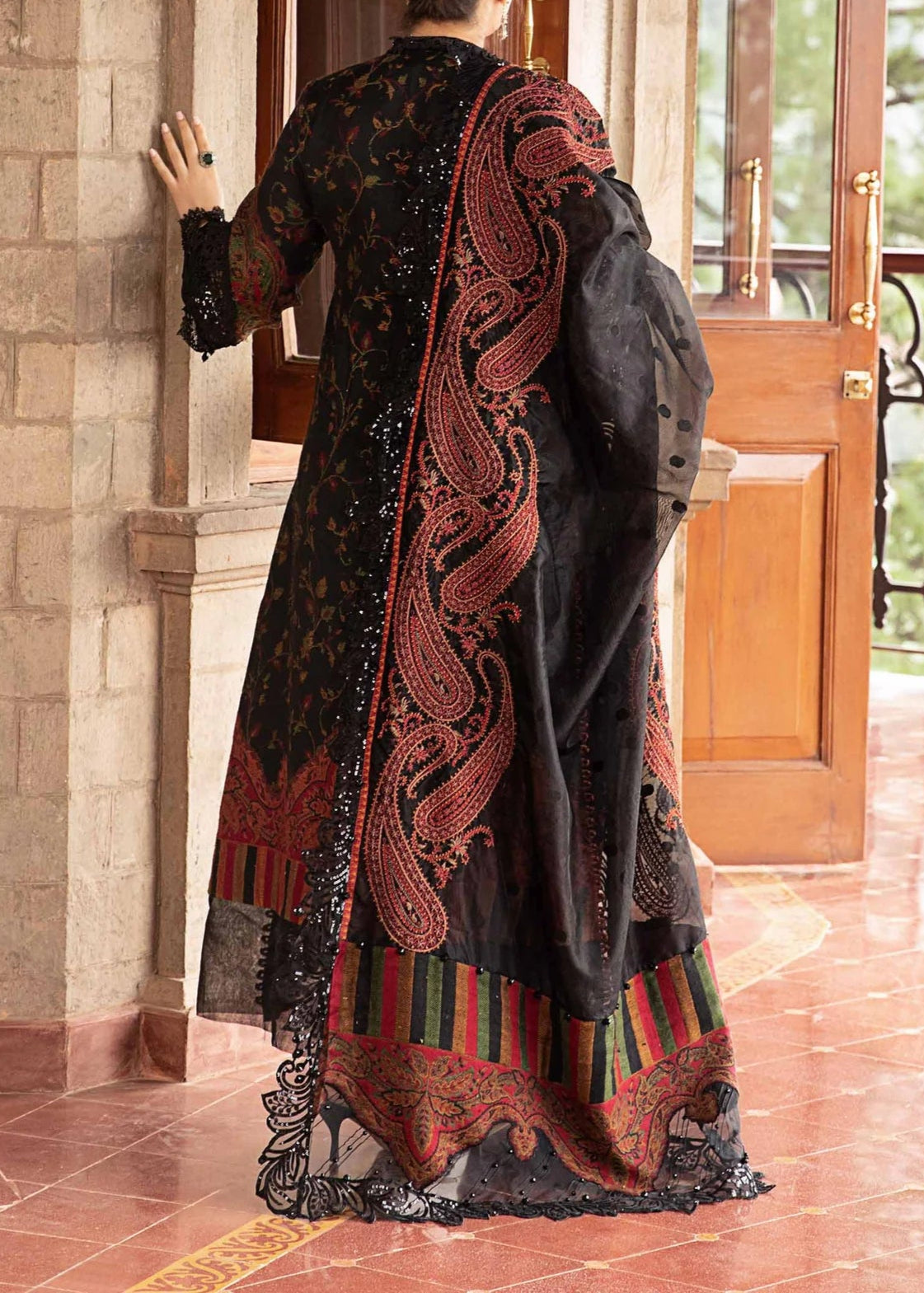 Grace S1005-Embroidered 3pc Lawn Dress with Digital Printed Chiffon Dupatta.