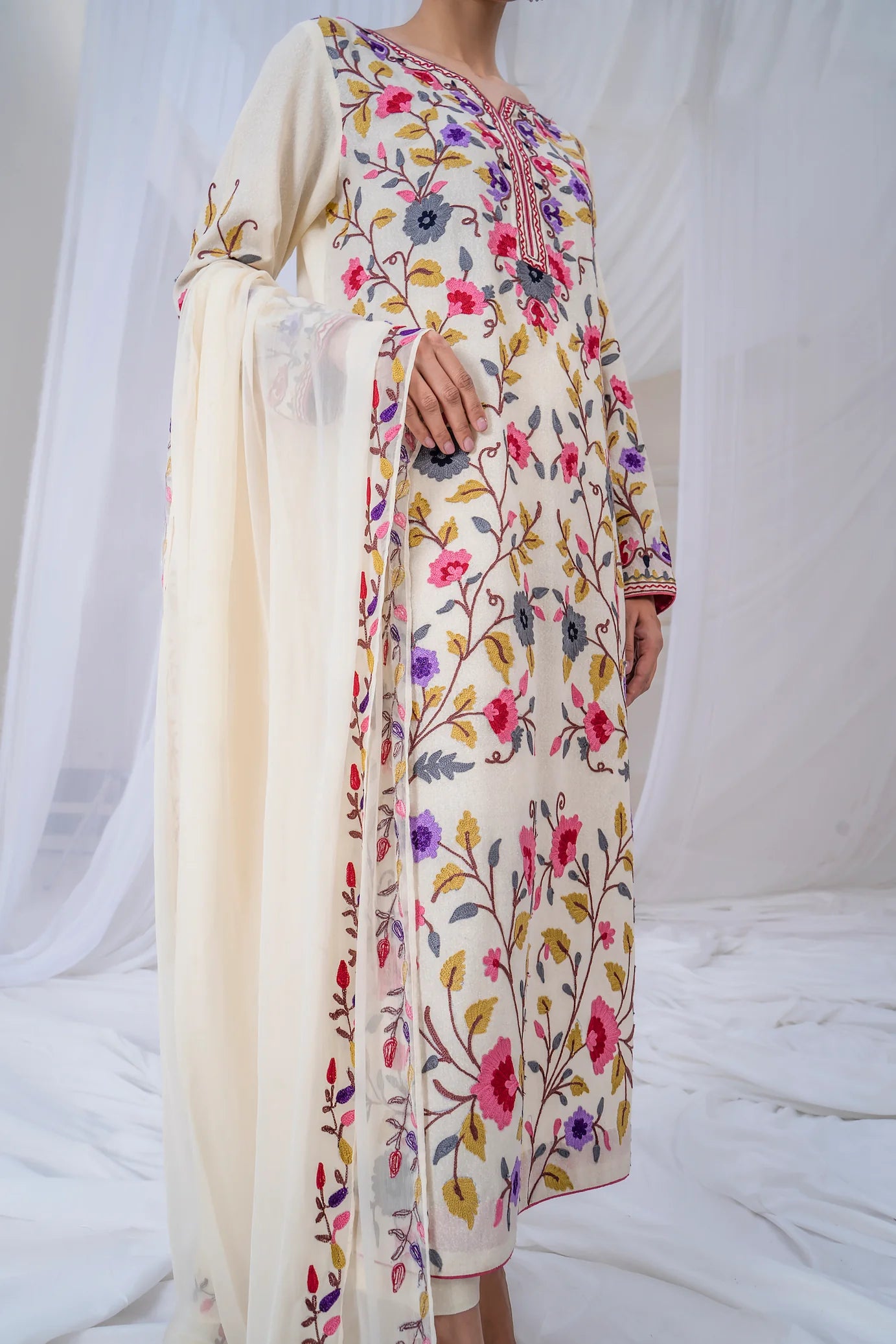 Grace S879-Embroidered 3pc Lawn Dress with Embroidered Munar Dupatta.