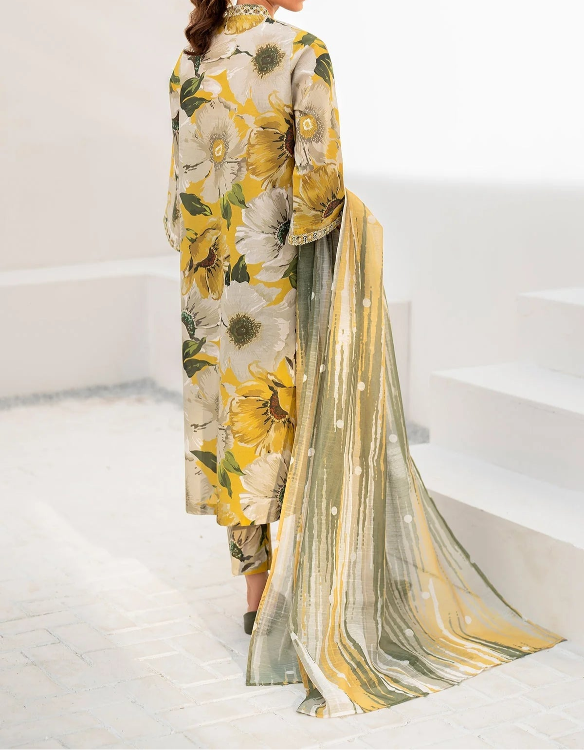 Grace S1031-Printed & Embroidered 3pc Lawn dress with Printed Chiffon Dupatta.