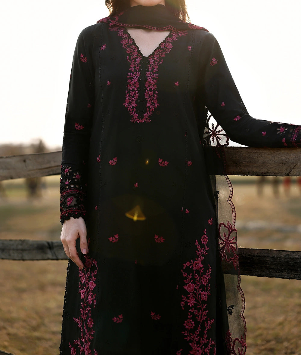 Grace S1457 - Embroidered 3pc CHIKANKARI Lawn Dress With Embroidered CHIKANKARI Chiffon Dupatta.