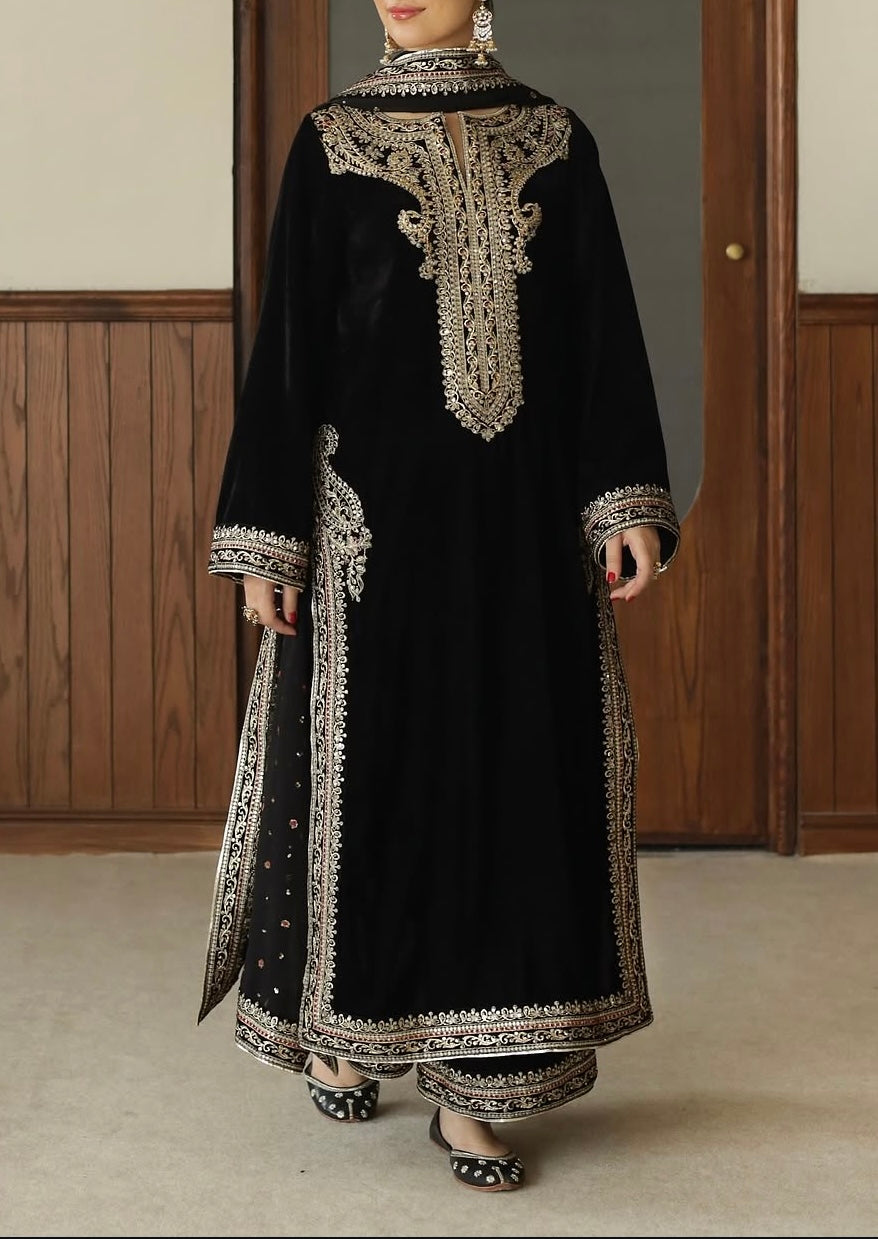 Grace W1120-Embroidered Sequence 3pc Velvet Dress With Embroidered Sequence Chiffon Dupatta.